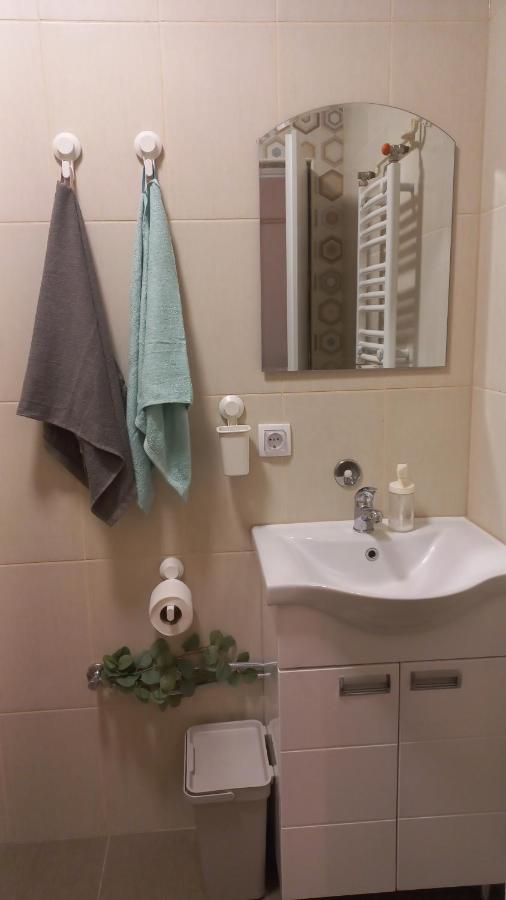 Apartmán Kod Velikih Tuja Melenci Exteriér fotografie