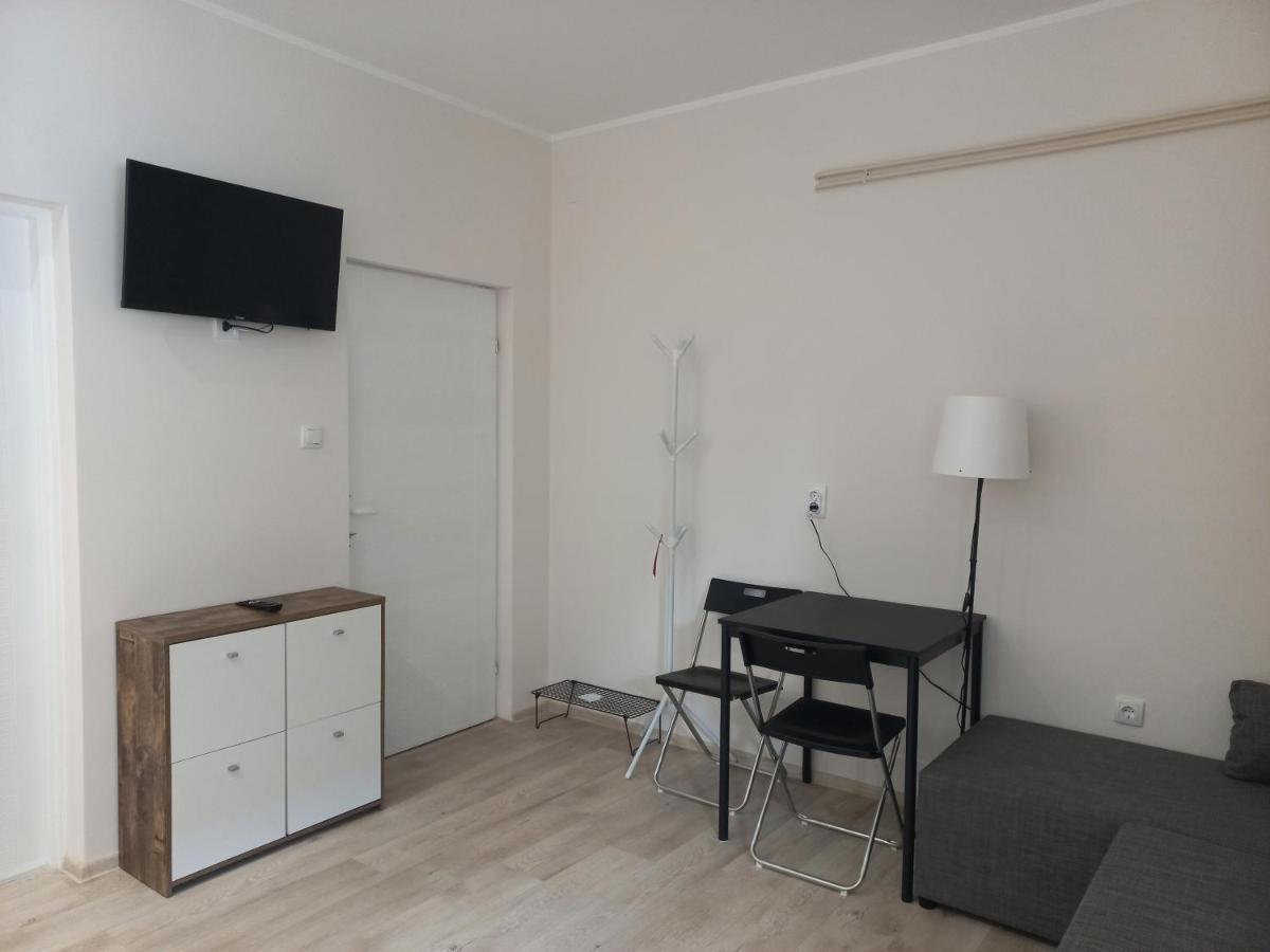 Apartmán Kod Velikih Tuja Melenci Exteriér fotografie
