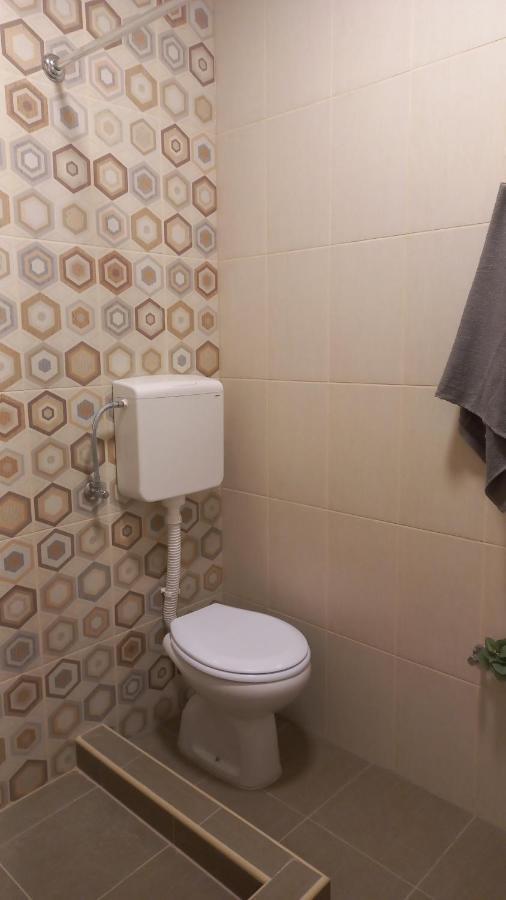 Apartmán Kod Velikih Tuja Melenci Exteriér fotografie