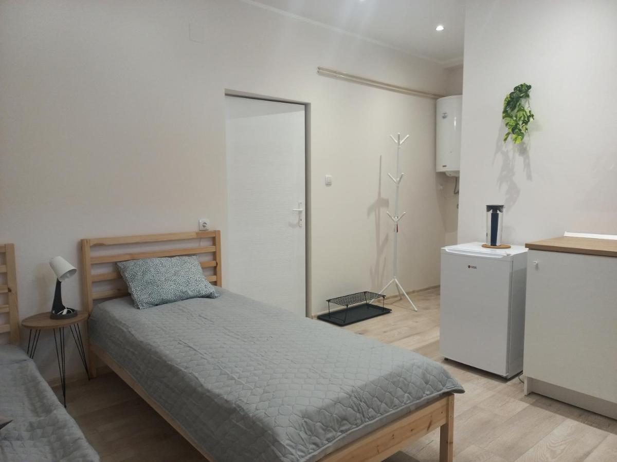 Apartmán Kod Velikih Tuja Melenci Exteriér fotografie